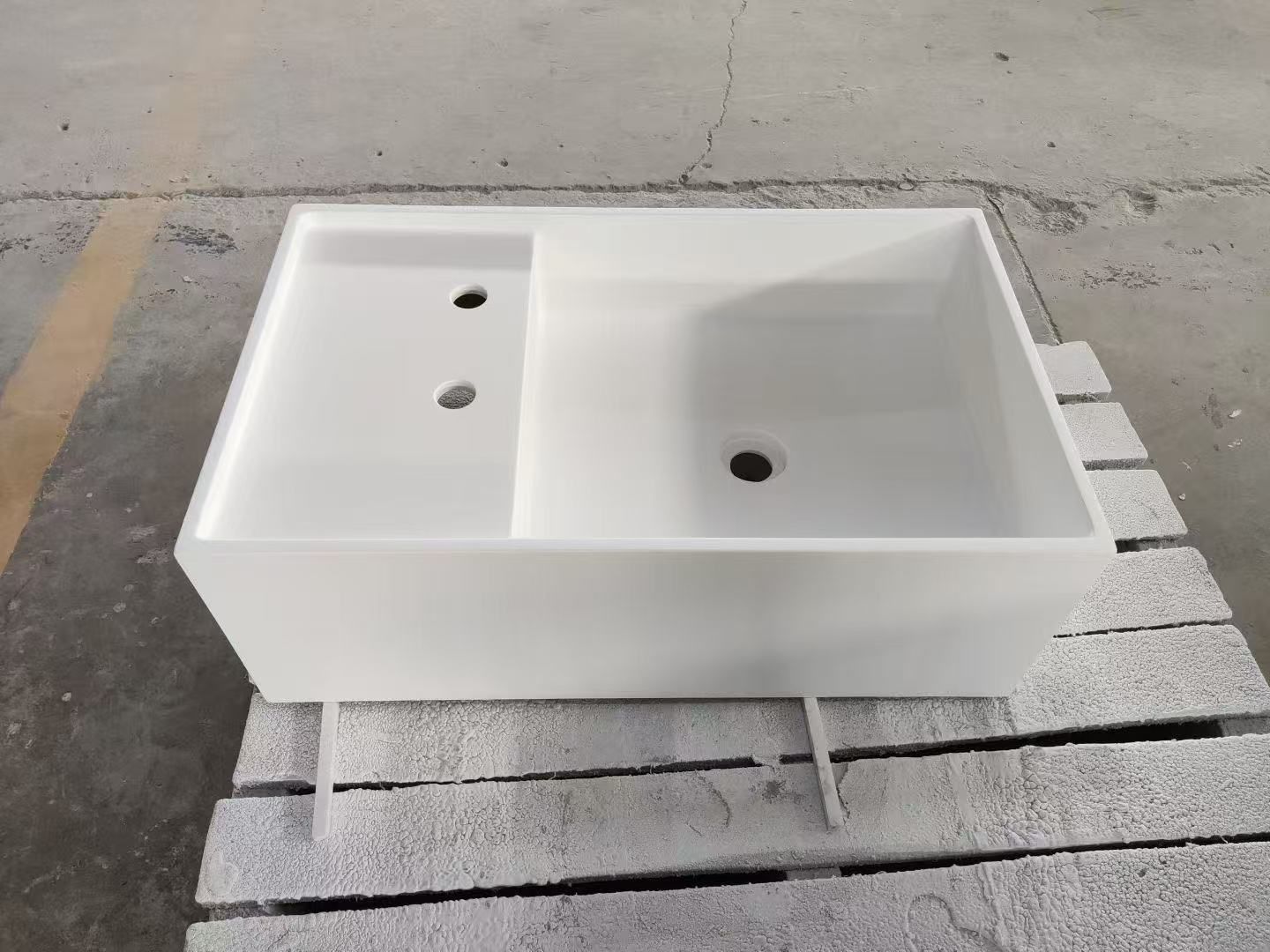 Modern Minimalist Solid Surface Wall-Hung Wash Basin with Faucet Hole