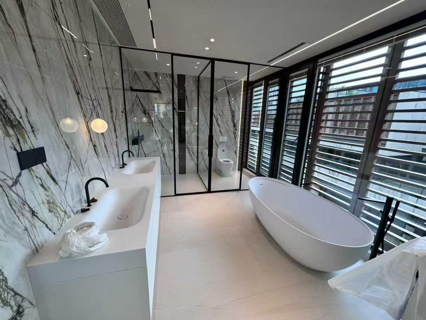 KT-8209 Modern Luxury Solid Surface Freestanding Bathtub