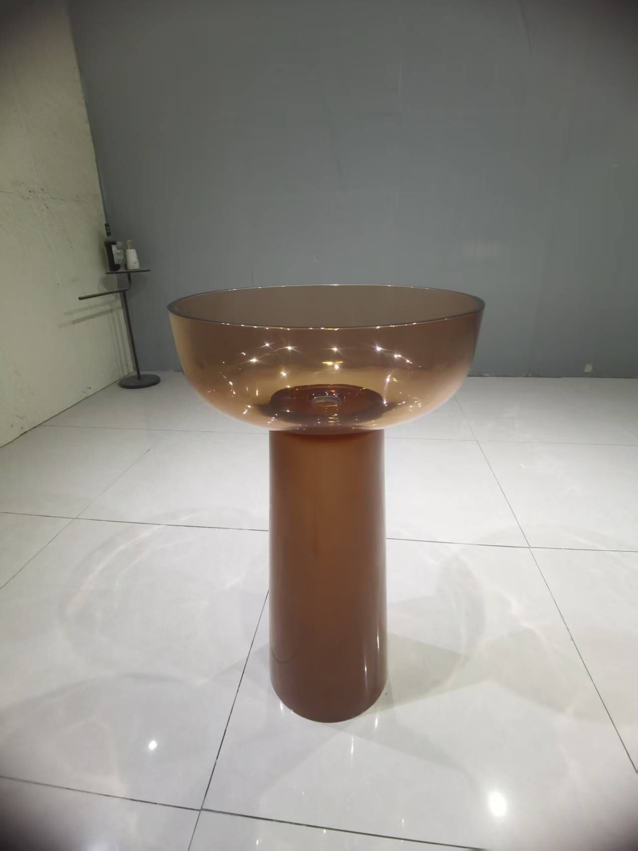 Transparent resin freestanding sink