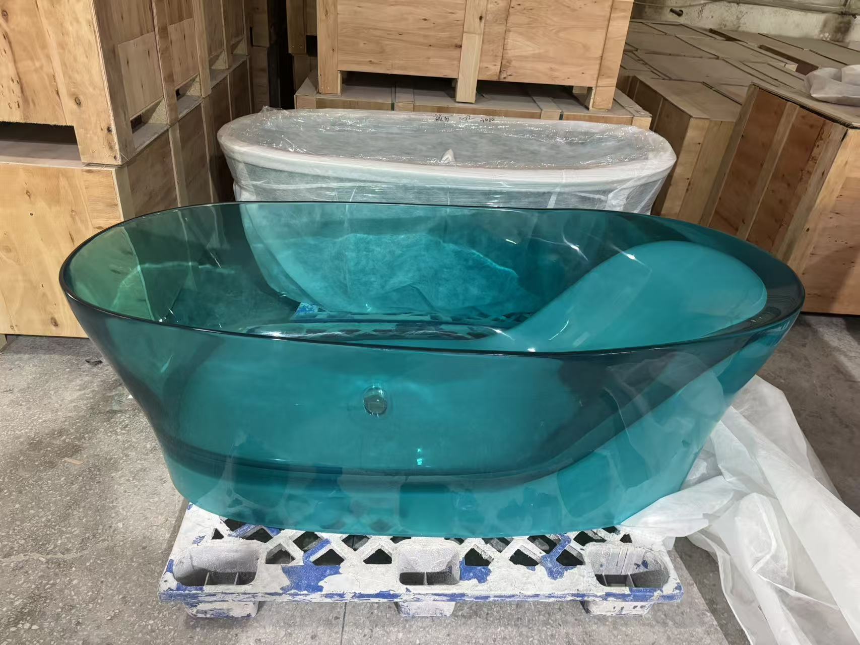 Modern Luxury Transparent Resin Bathtub with Backrest