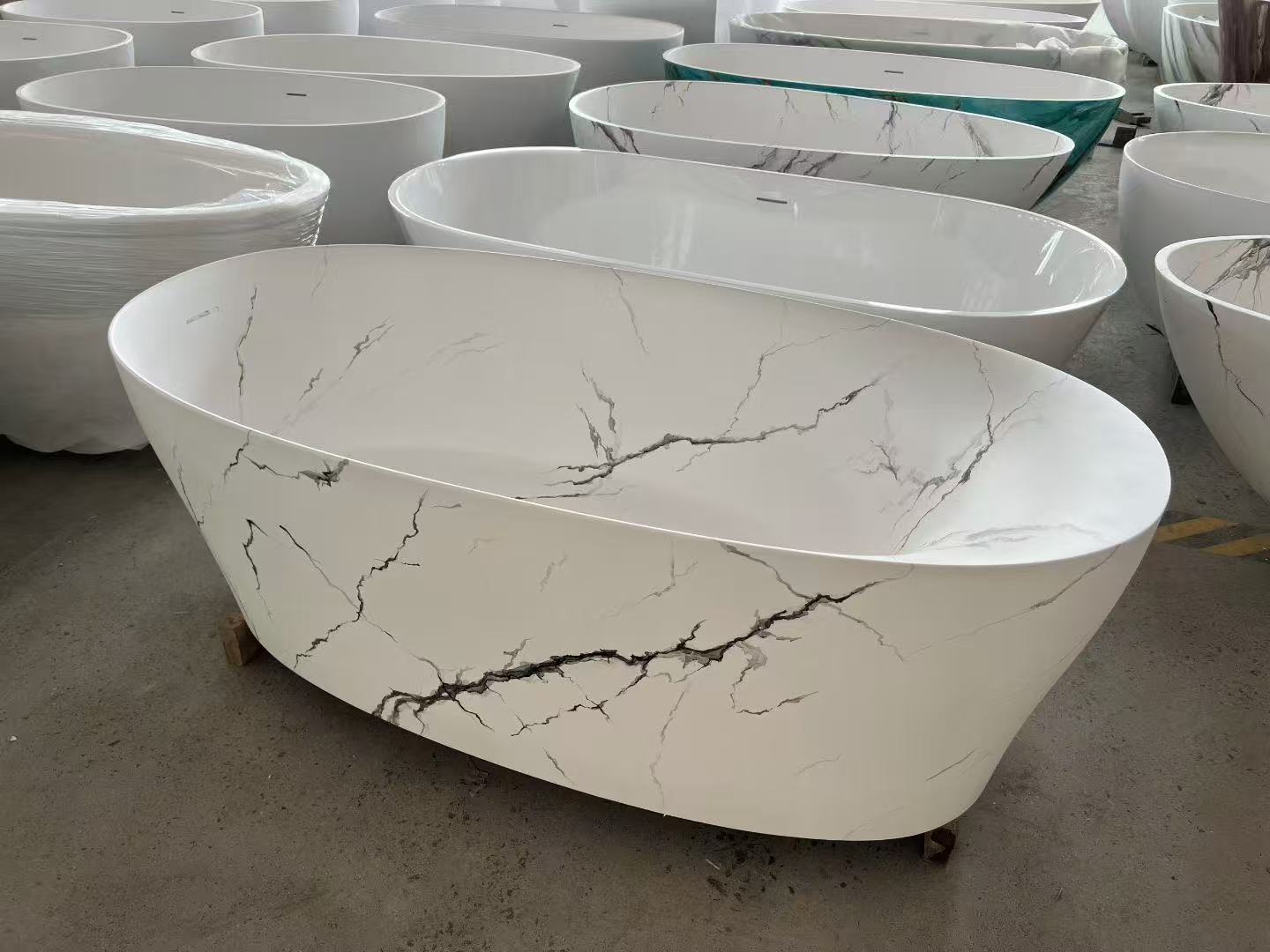 BW-1072 Marble-Pattern Solid Surface Bathtub with Backrest