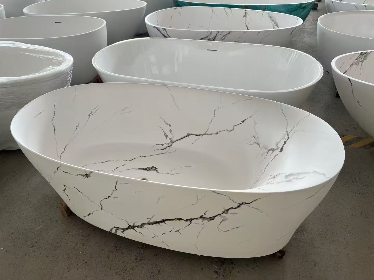 BW-1072 Marble-Pattern Solid Surface Bathtub with Backrest