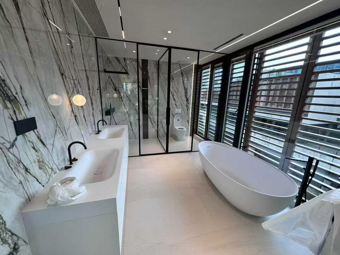 KT-8209 Modern Luxury Solid Surface Freestanding Bathtub