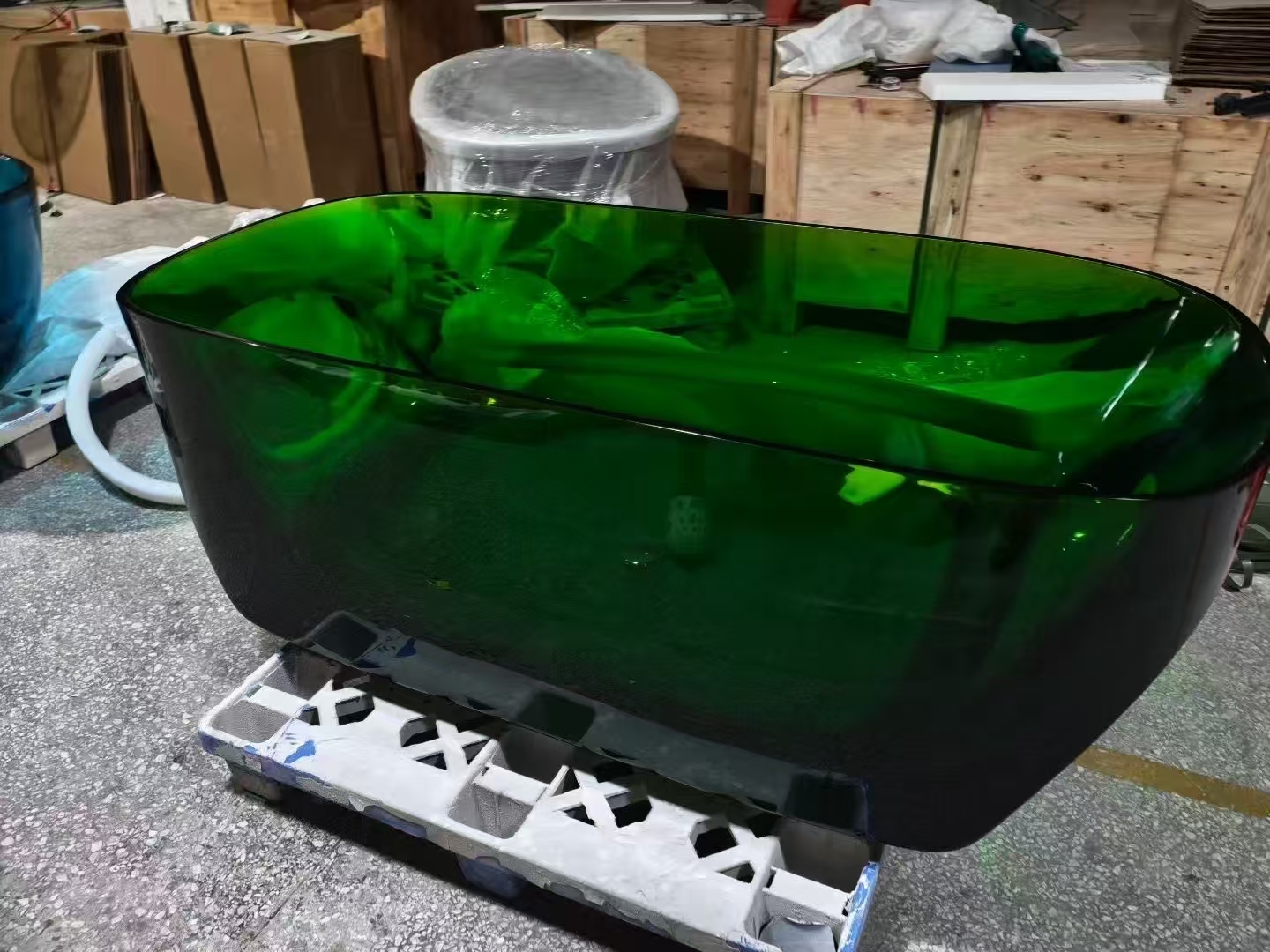 Multicolor Transparent Resin Freestanding Bathtub