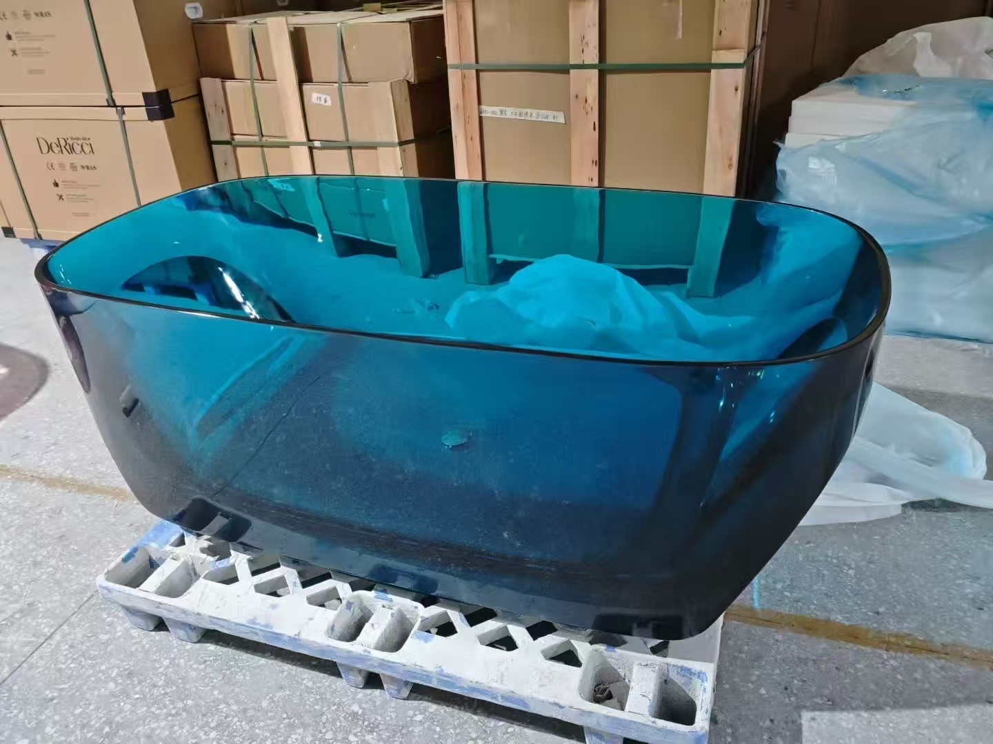 Multicolor Transparent Resin Freestanding Bathtub