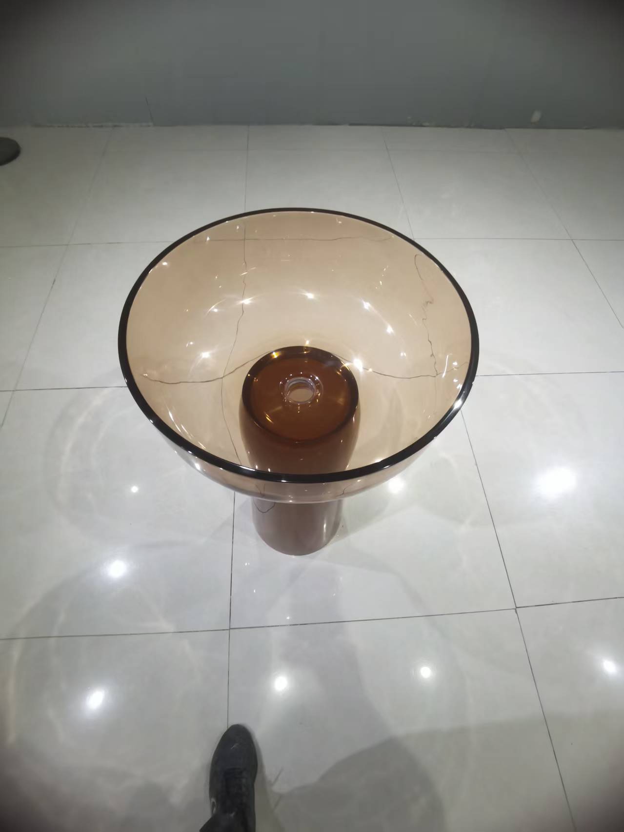 Transparent resin freestanding sink